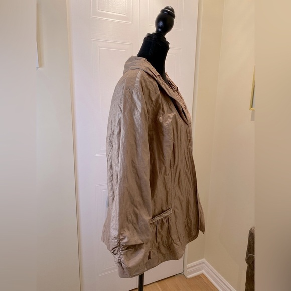 Chico’s shiny crinkle blazer, shimmery  w/ ruched sleeves effect. - Picture 5 of 11